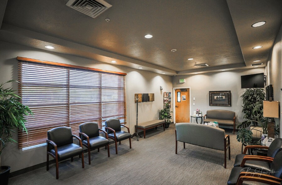 More Photos Of 368 E Riverside Dr, St George Medical For Sale