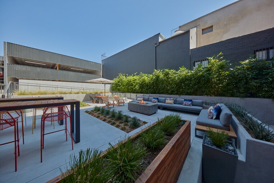 More Photos Of 6725 W Sunset Blvd, Los Angeles Office For Lease