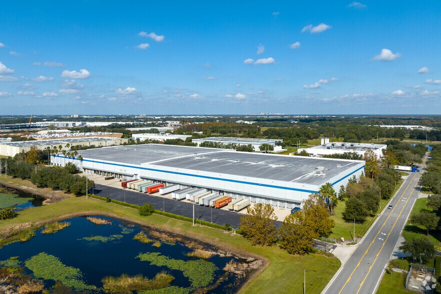 More Photos Of 10601 Southport Dr, Orlando Warehouse For Lease