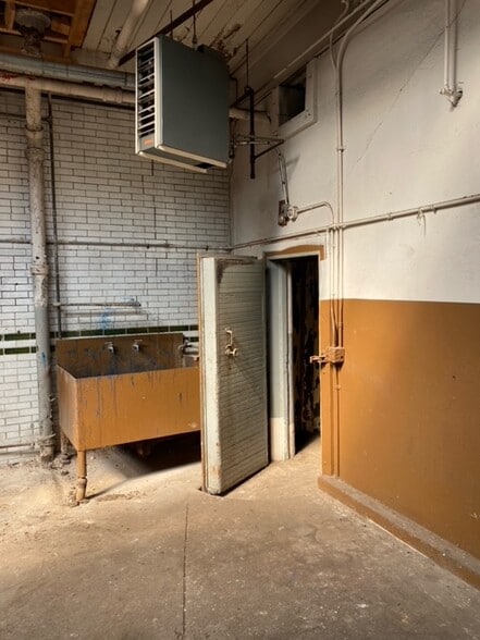 More Photos Of 5041-5047 N Western Ave, Chicago Flex For Lease