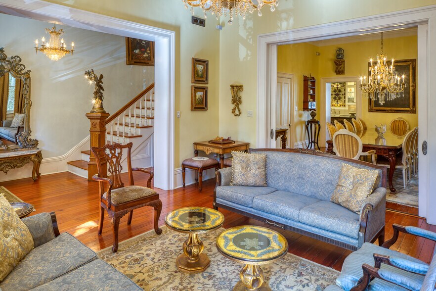 More Photos Of 14 E Taylor St, Savannah Specialty For Sale