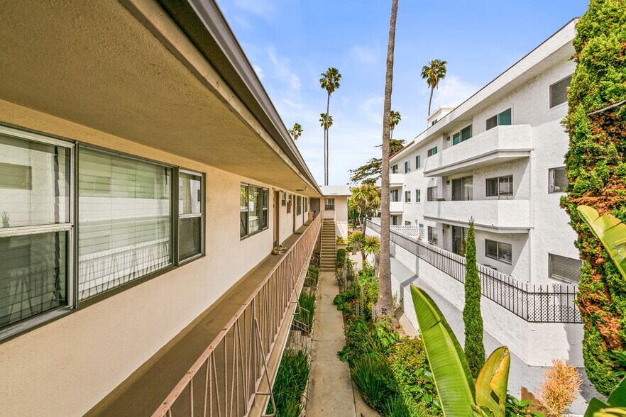 More Photos Of 1050 12th St, Santa Monica Apartments For Sale