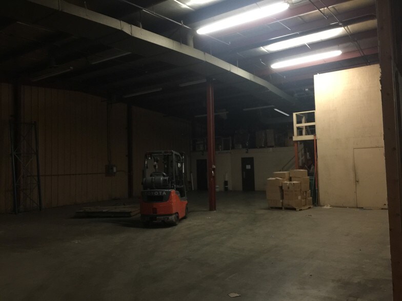 More Photos Of 785 20th St, Newport Warehouse For Lease