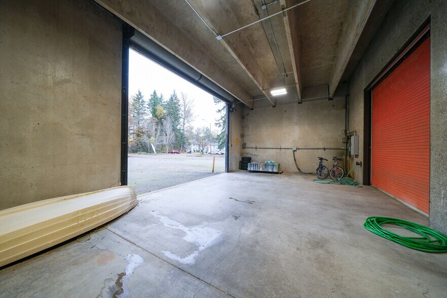 More Photos Of 1555-1557 SE Crystal Lake Dr, Corvallis Warehouse For Lease