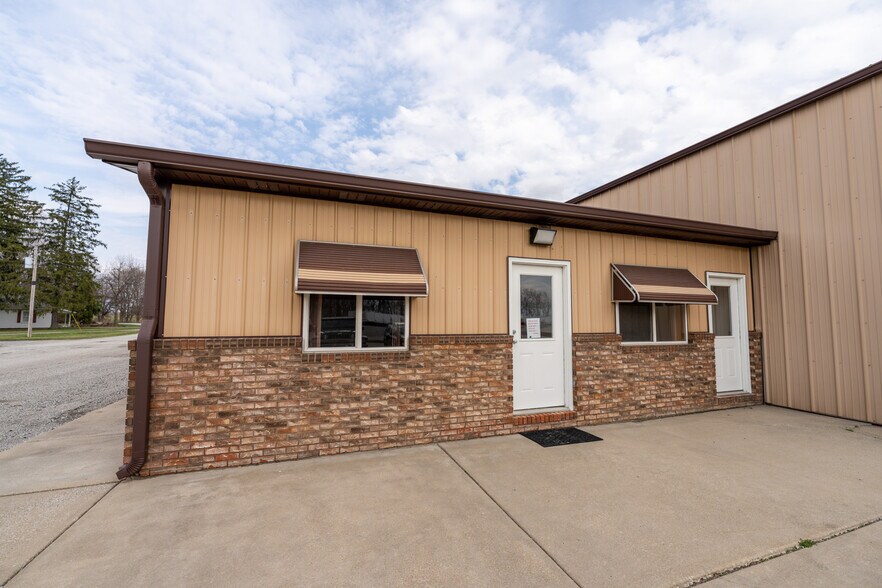 More Photos Of 447 N Old State Road 2, Valparaiso Warehouse For Lease