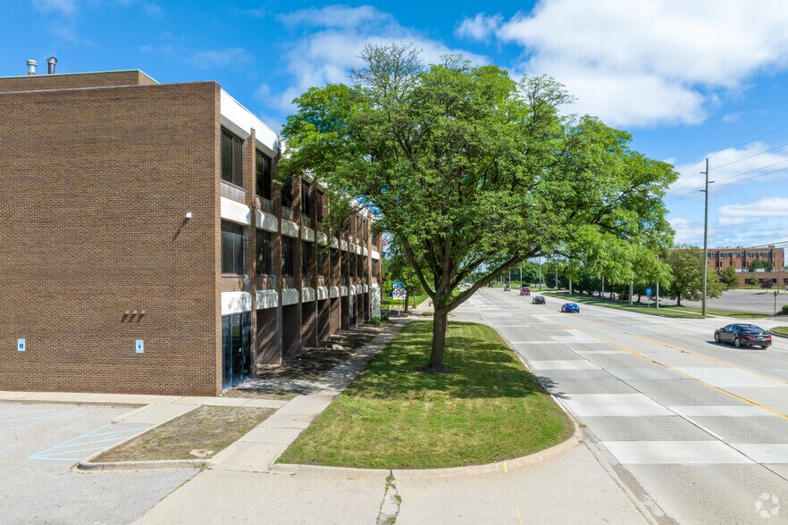 More Photos Of 27301 Dequindre Rd, Madison Heights Office For Lease