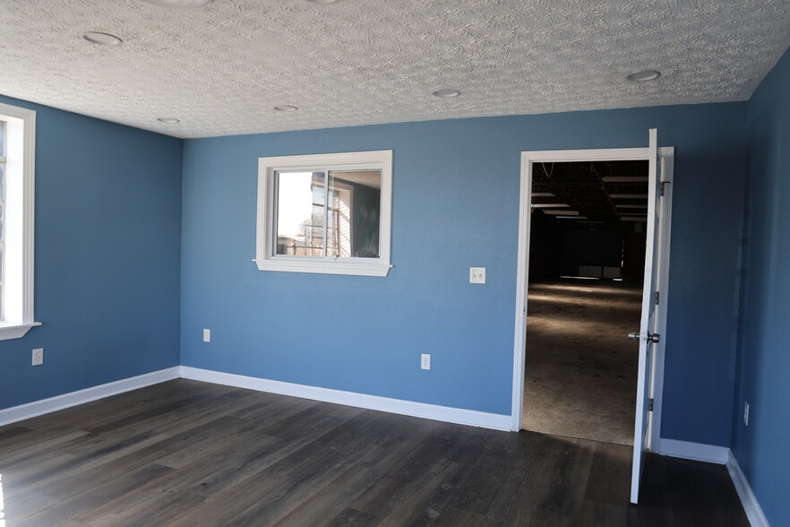 More Photos Of 1058 S Ewing St, Indianapolis Manufacturing For Sale