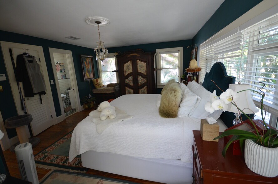 More Photos Of 334 NE 26th Ter, Miami Specialty For Sale