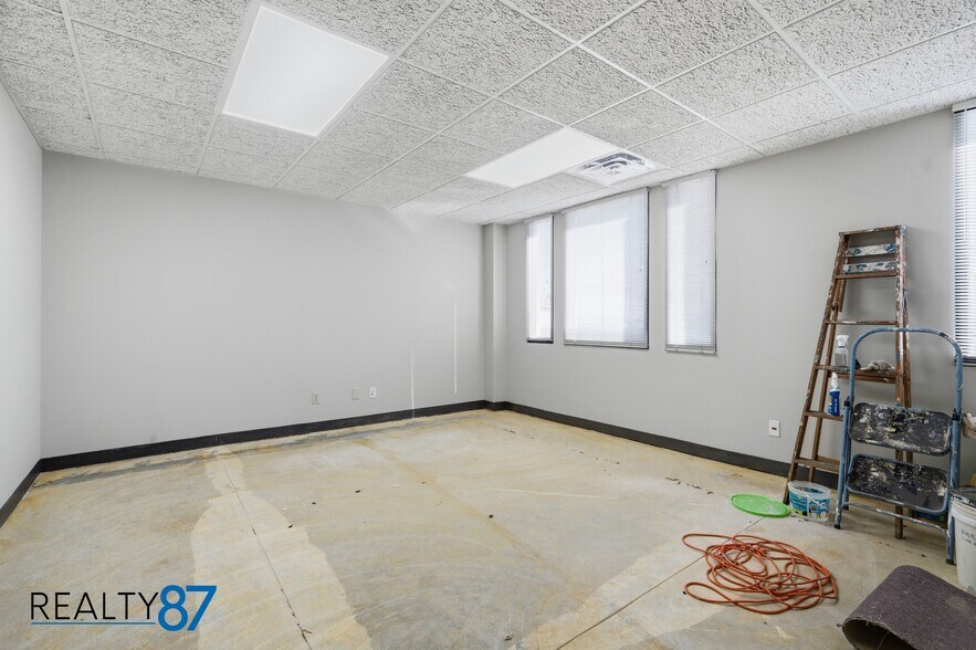 More Photos Of 3100 E Ave NW, Cedar Rapids Office For Lease