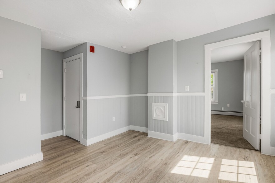 More Photos Of 9 Central St, Newmarket Apartments For Sale