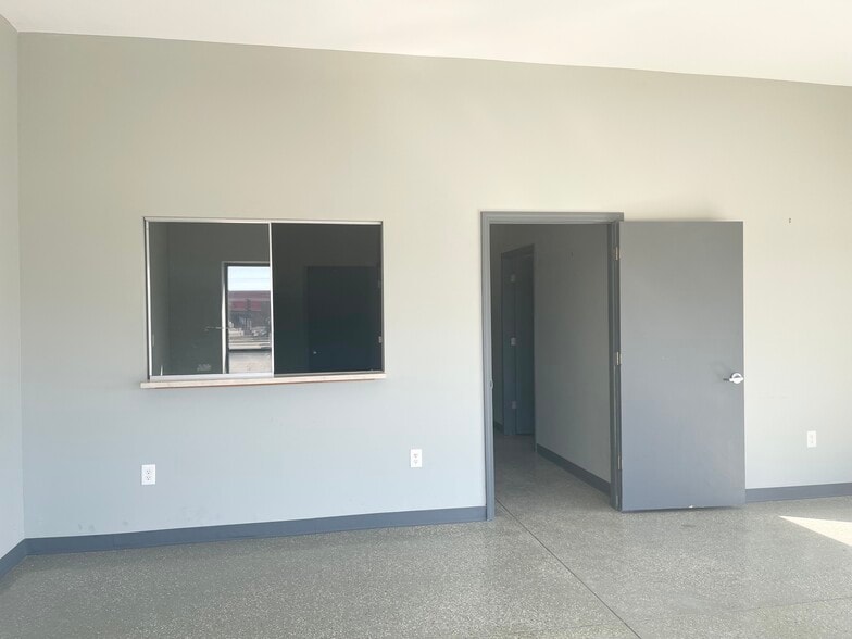 More Photos Of 8511 Madison Ave, Indianapolis Storefront Retail Office For Lease