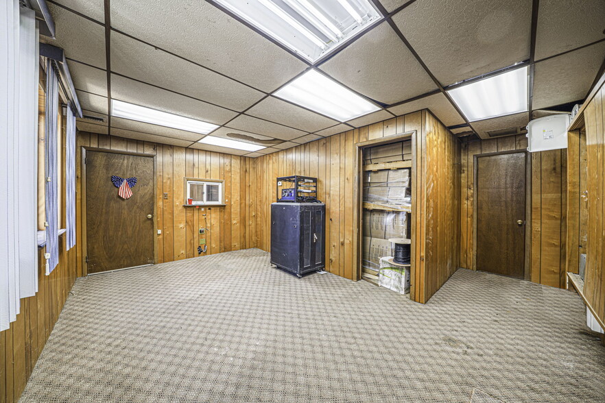 More Photos Of 169-171 Vincent Ave, Lynbrook Manufacturing For Sale