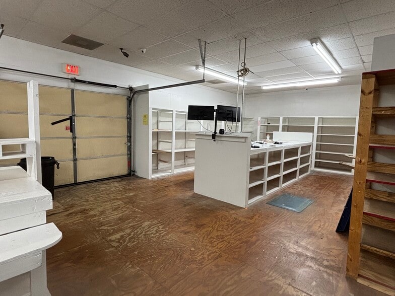 More Photos Of 1304 S Broad St, Monroe Flex For Lease