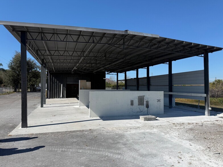 More Photos Of 11475 49th St N, Clearwater Warehouse For Lease