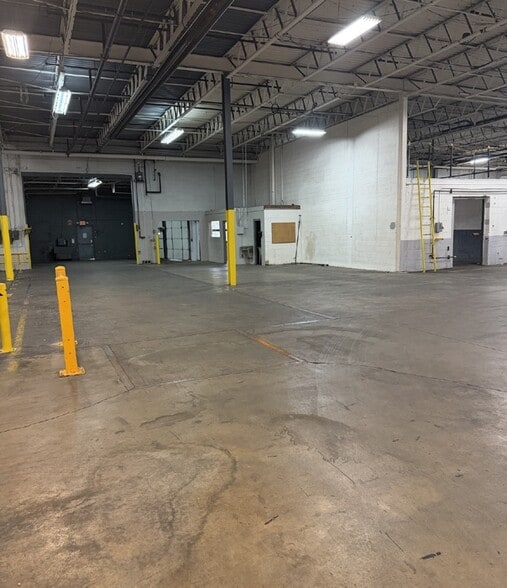 More Photos Of 30450 Little Mack Ave, Roseville Manufacturing For Sale