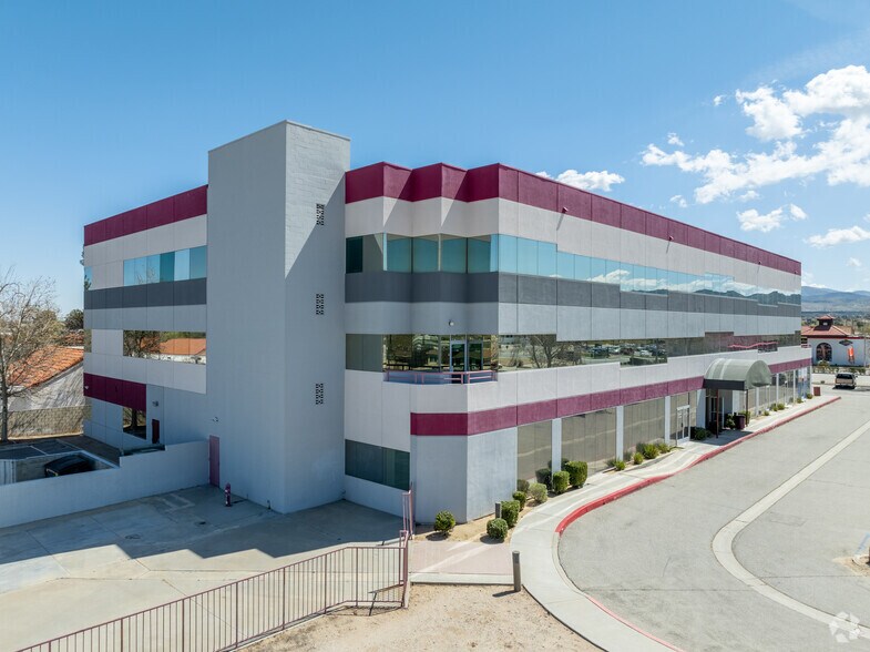 More Photos Of 1529 E Palmdale Blvd, Palmdale Office For Sale