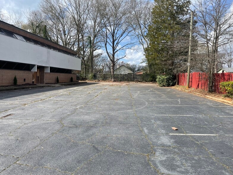 More Photos Of 2981 Church St, East Point Medical For Sale