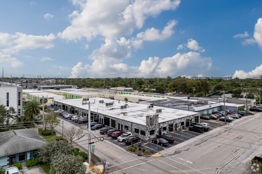 More Photos Of 3472 NE 5th Ave, Oakland Park Showroom For Lease