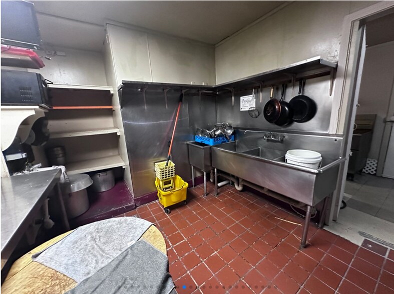 More Photos Of 3927 Dixie Hwy, Louisville Restaurant For Sale