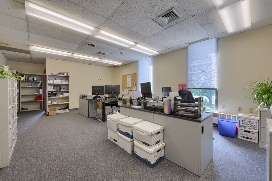 More Photos Of 625 Spring St, Wyomissing Office For Sale