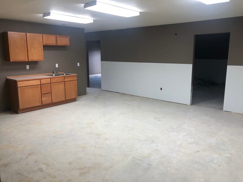 More Photos Of 13315 W 13th Ave, Airway Heights Light Manufacturing For Sale