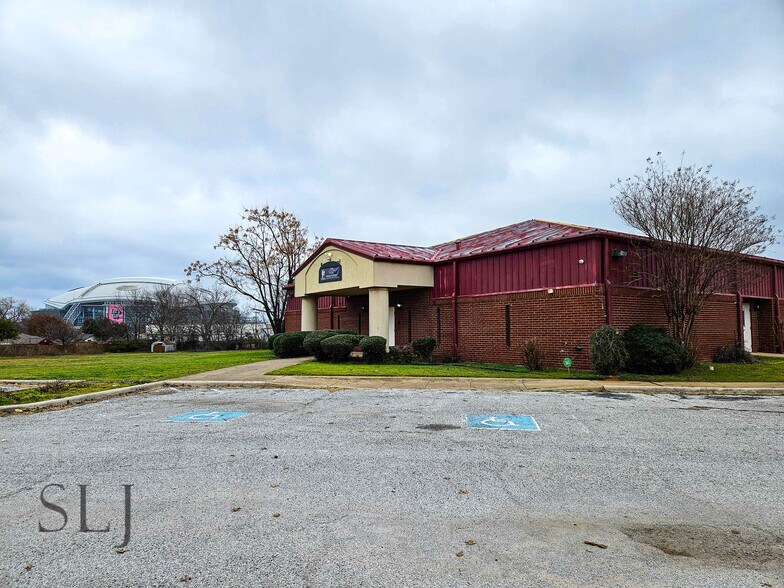 More Photos Of 609 Truman St, Arlington Religious Facility For Lease