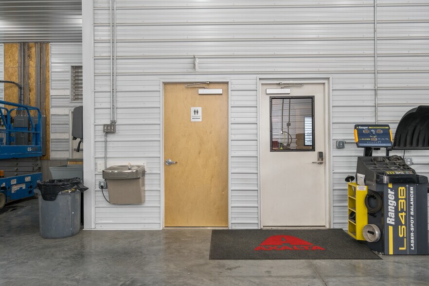 More Photos Of 815 N Main St, Mount Crawford Auto Repair For Sale