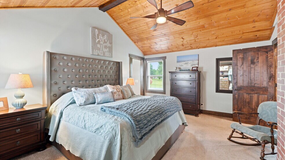 More Photos Of 5920 N 200 E, Leesburg Hospitality For Sale