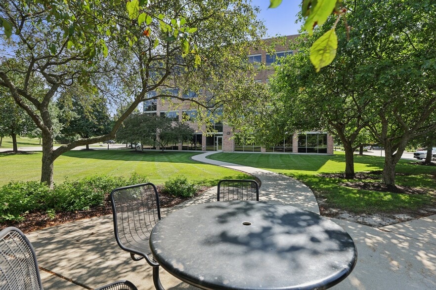 More Photos Of 5133 W Terrace Dr, Madison Office For Lease
