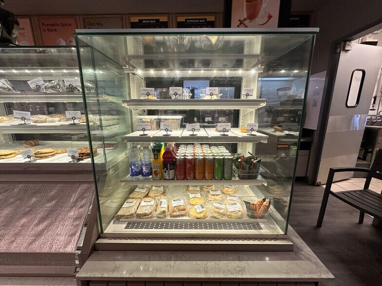 More Photos Of 486 Hazeldean Rd, Ottawa Freestanding For Sale