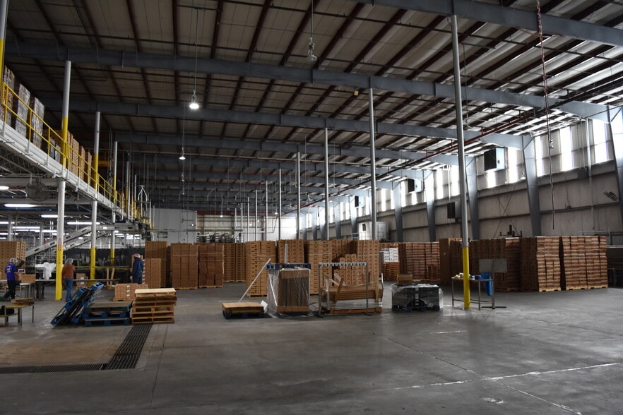 More Photos Of 4006 N Airport Rd, Plant City Warehouse For Sale