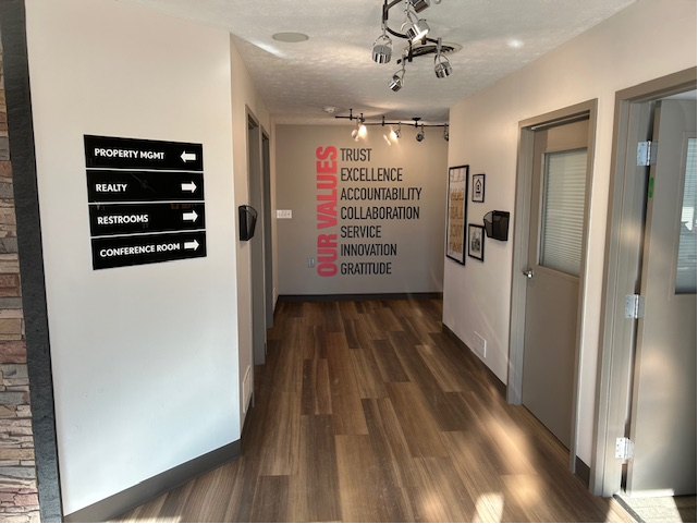 More Photos Of 1701-1707 Delco Park Dr, Dayton Office For Sale