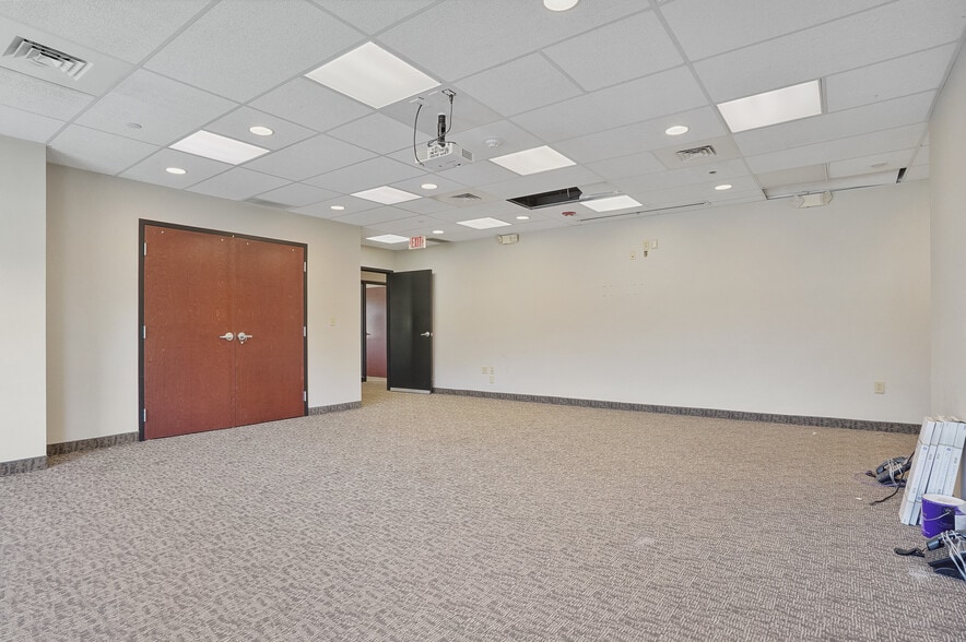 More Photos Of 3333 Massillon Rd, Akron Bank For Lease