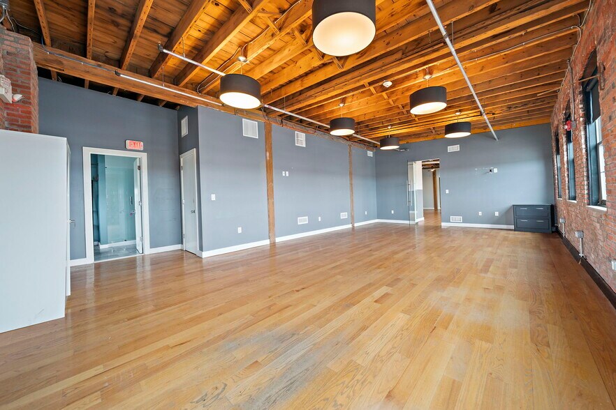 More Photos Of 12-16 Ericsson St, Boston Warehouse For Lease