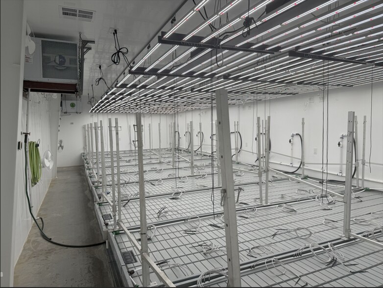 More Photos Of 818 W Veterans Memorial Hwy, Blanchard Industrial For Sale