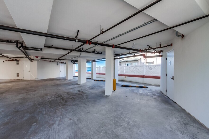 More Photos Of 3449 Ocean Front Walk, San Diego Apartments For Sale