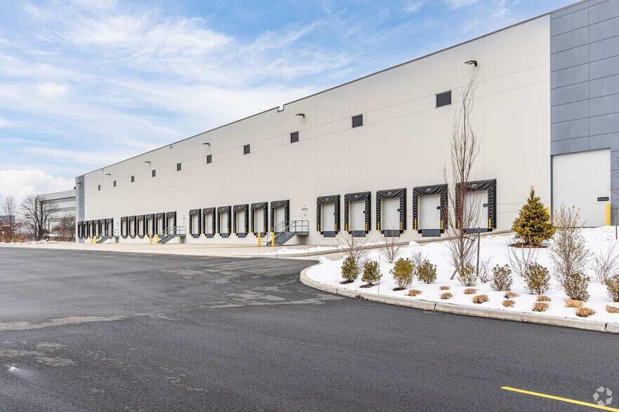 More Photos Of 1290 Wall St W, Lyndhurst Distribution For Lease
