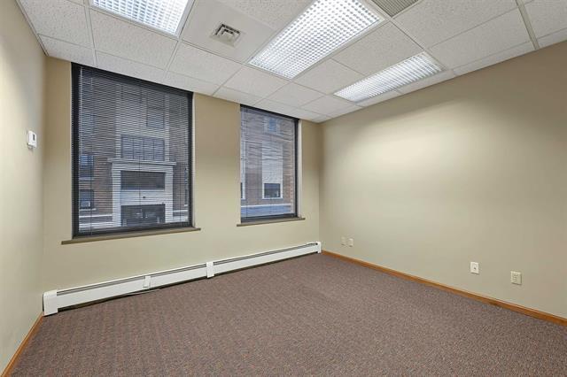More Photos Of 414 E Walnut St, Green Bay Office For Lease