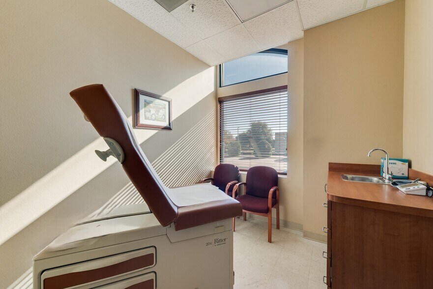 More Photos Of 7920 Preston Rd, Plano Medical For Sale