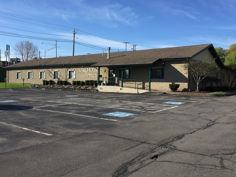 More Photos Of 6181 Thompson Rd, Syracuse Service For Lease