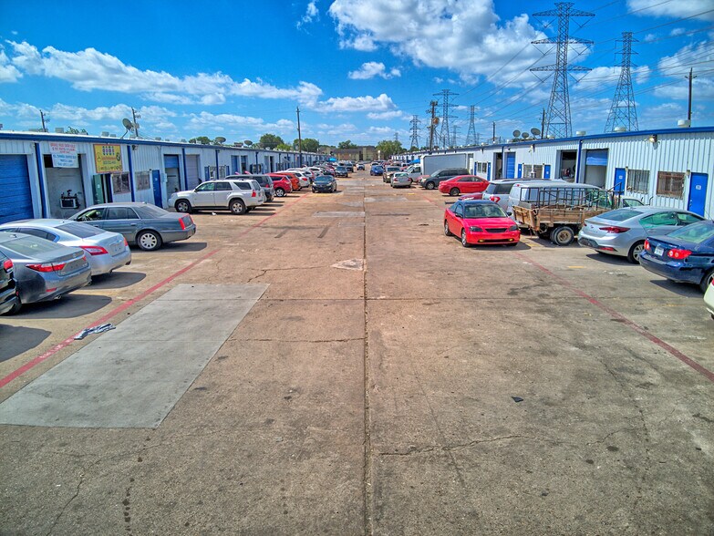 More Photos Of 11450 Bissonnet St, Houston Warehouse For Lease