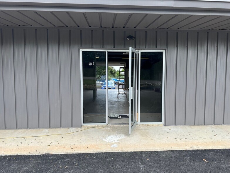 More Photos Of 691 La Buena Vista Dr, Wimberley Warehouse For Lease