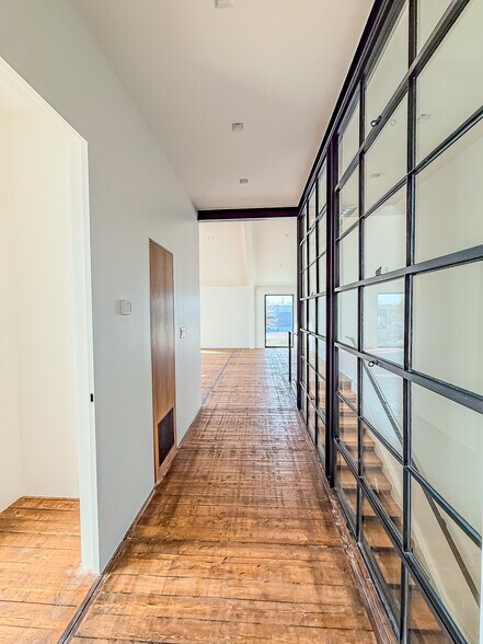 More Photos Of 4750 Iberia Ave, Dallas Office Residential For Sale