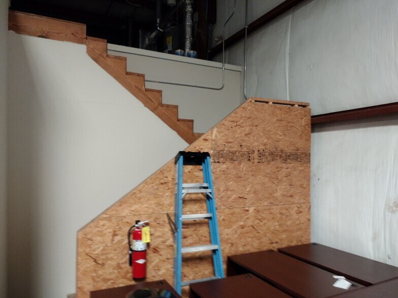 More Photos Of 5207 Belle Wood Ct, Buford Warehouse For Lease