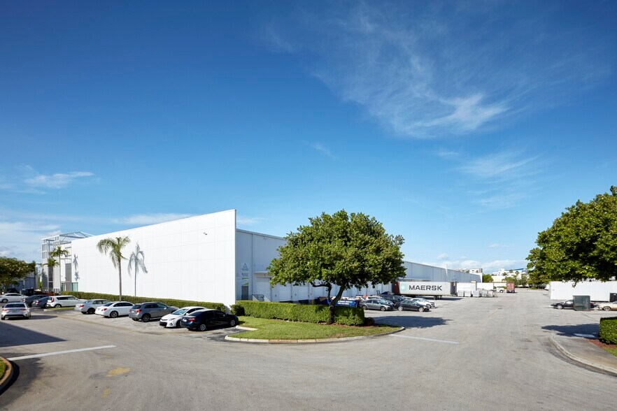 More Photos Of 10814 NW 33rd St, Miami Distribution For Lease