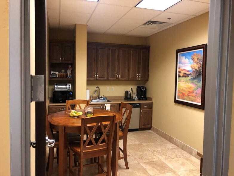 More Photos Of 990 Reserve Dr, Roseville Coworking Space