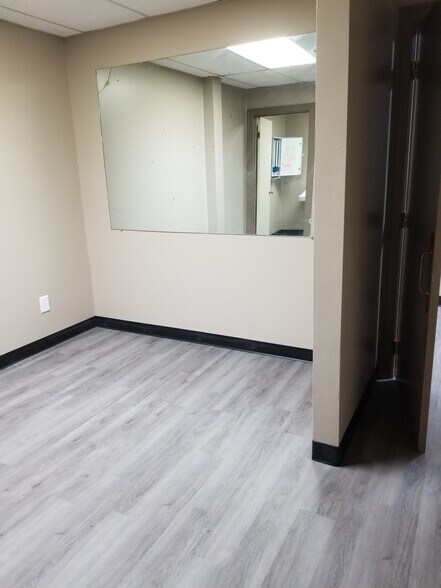 More Photos Of 49 Public Sq, Shelbyville Office For Sale