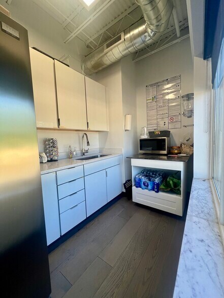 More Photos Of 1119 N Keystone Way, Carmel Medical For Lease