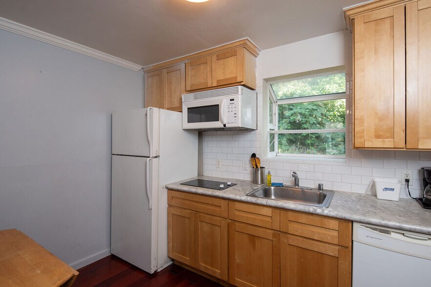 More Photos Of 18239 Main St, Jamestown Hotel For Sale