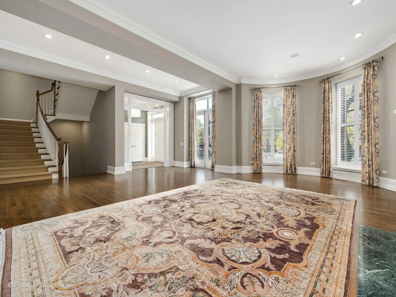 More Photos Of 1258 N La Salle Dr, Chicago Office For Sale